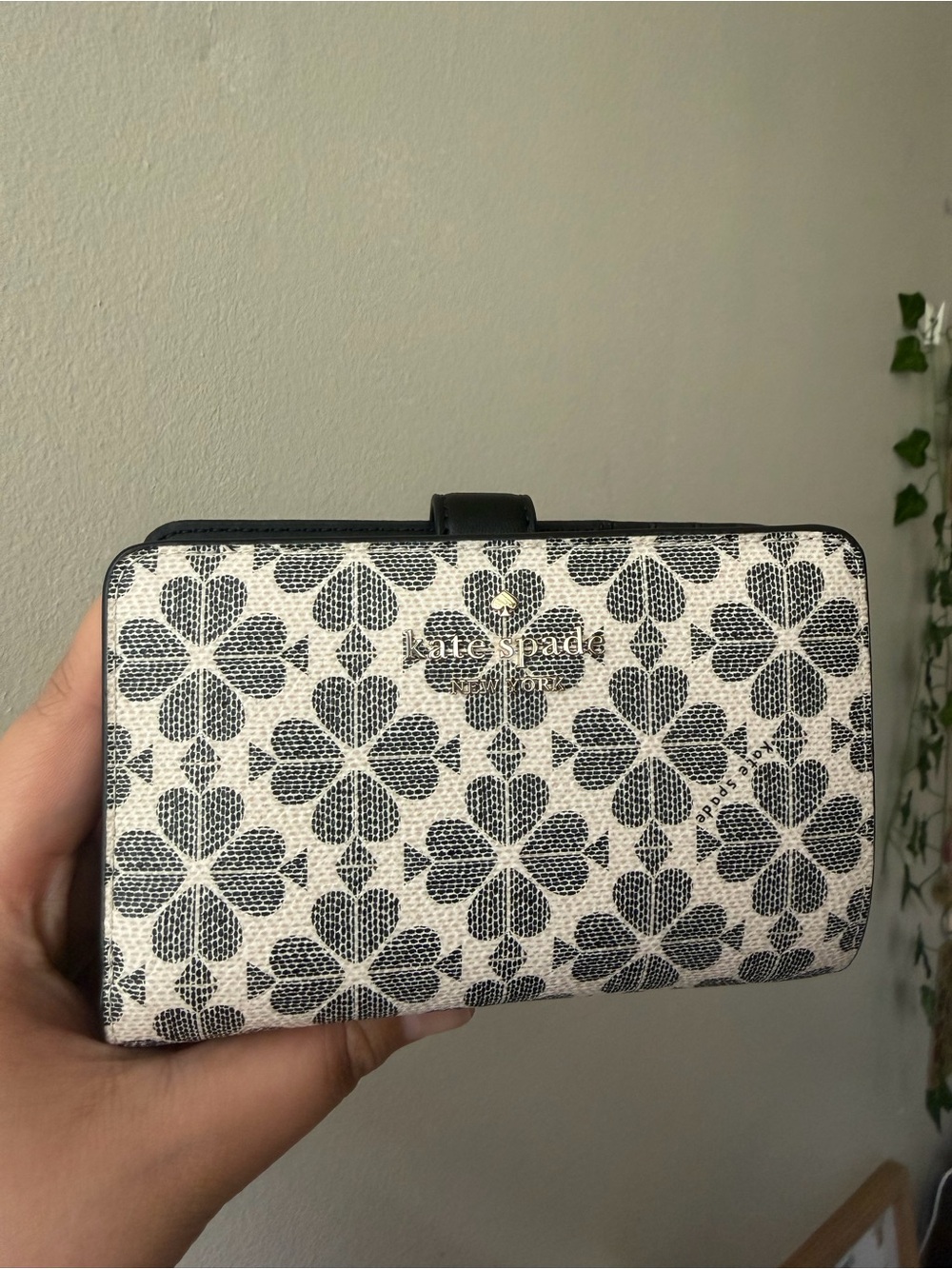 NEW kate spade flower Cream and Black Floral Logo Zip Wallet